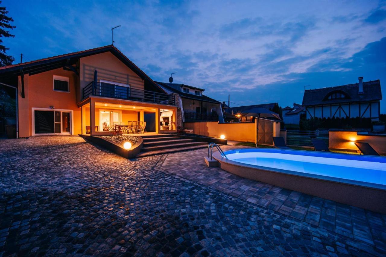 Villa Aljmaš 외부 사진