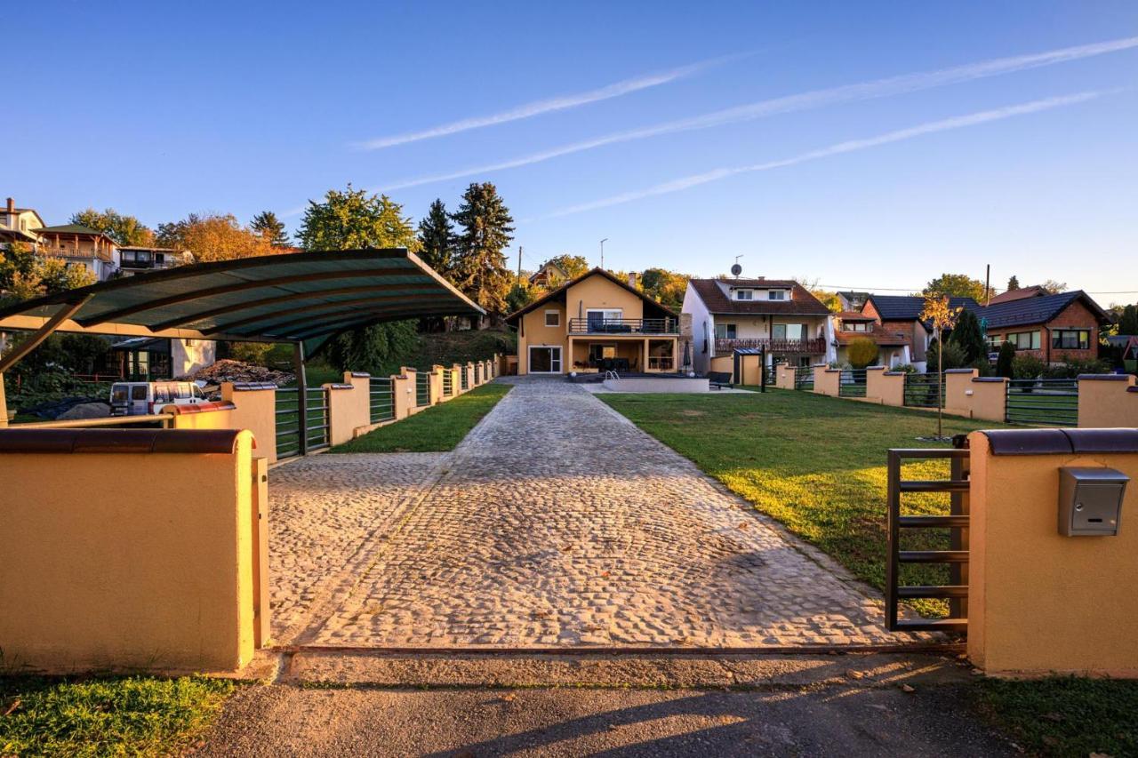 Villa Aljmaš 외부 사진